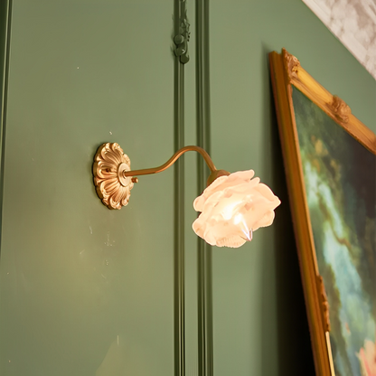 Flora – Vintage-Stil Wandlampe mit Blumen-Glas und Kupfer-Look