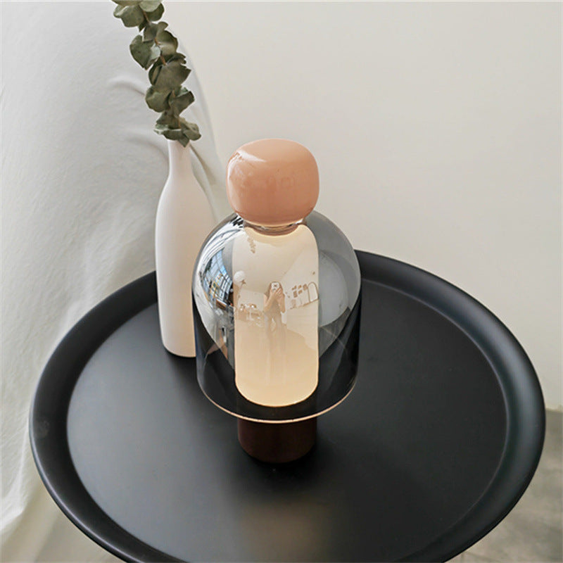 Vetra – Moderne, schlicht gestaltete Glastischlampe