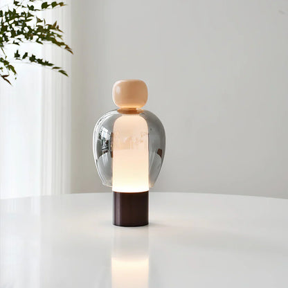 Vetra – Moderne, schlicht gestaltete Glastischlampe