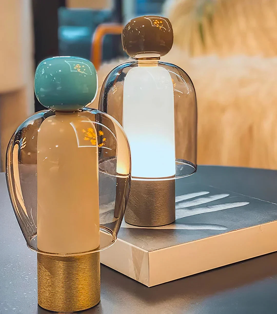 Vetra – Moderne, schlicht gestaltete Glastischlampe