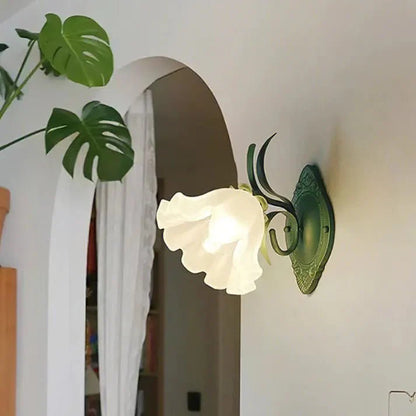 Liora – Maiglöckchen Blume Wandlampe
