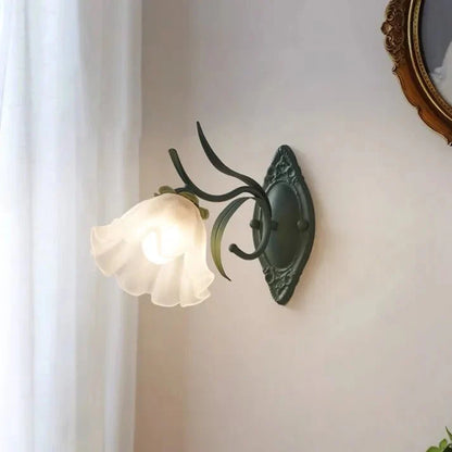 Liora – Maiglöckchen Blume Wandlampe