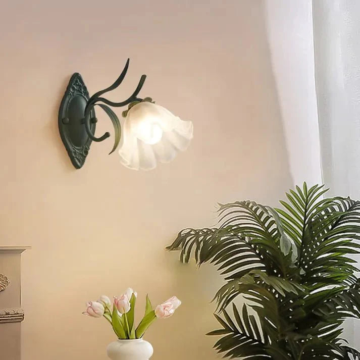 Liora – Maiglöckchen Blume Wandlampe