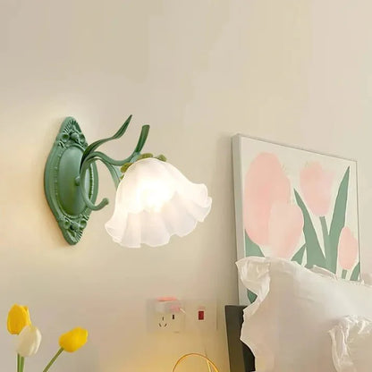 Liora – Maiglöckchen Blume Wandlampe