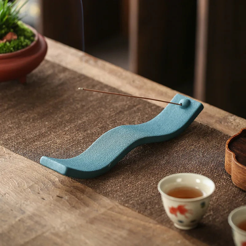 WaveZen – Räucherstäbchenhalter in Wellenform aus Keramik