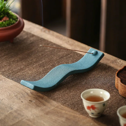 WaveZen – Räucherstäbchenhalter in Wellenform aus Keramik
