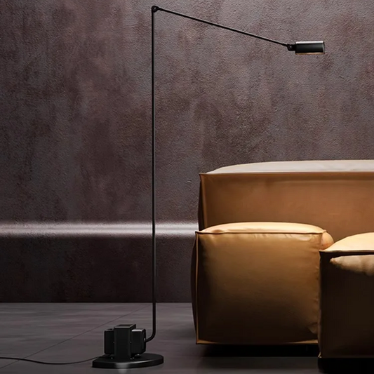 Renji – Industrielle Stehlampe aus Metall