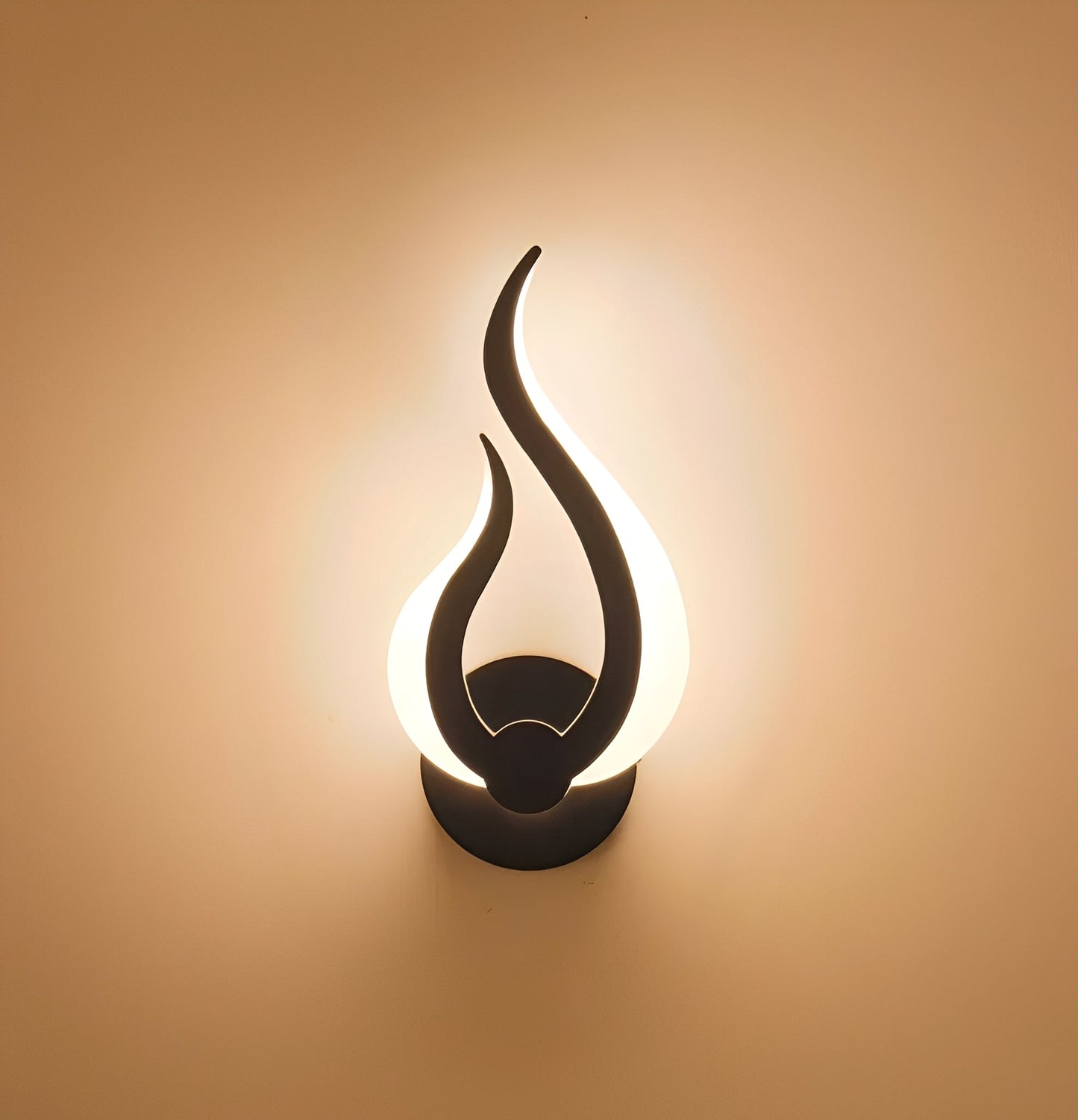 CandleFlicker – Wandleuchte in Flammenform