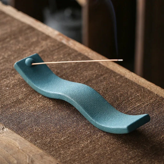 WaveZen – Räucherstäbchenhalter in Wellenform aus Keramik