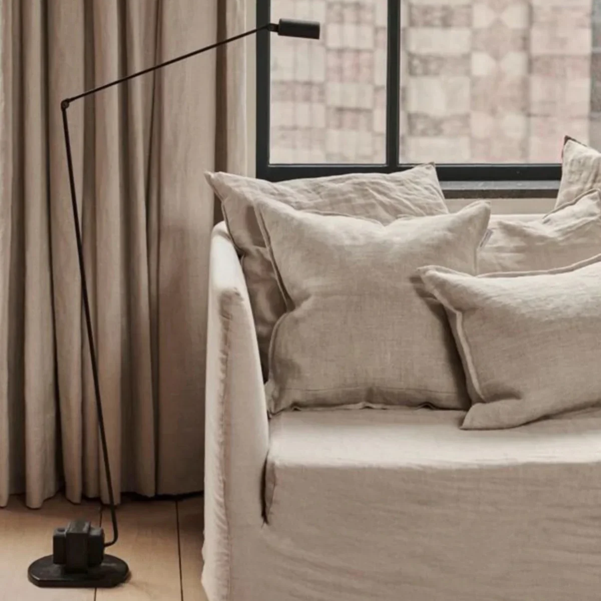 Renji – Industrielle Stehlampe aus Metall