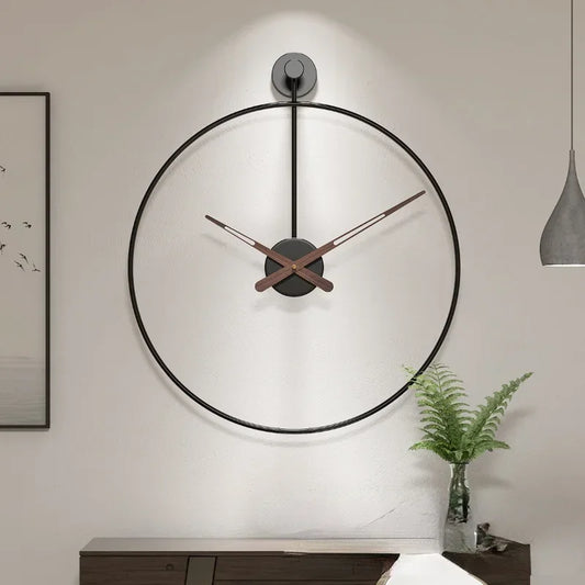 Svea – Elegante Designer-Wanduhr