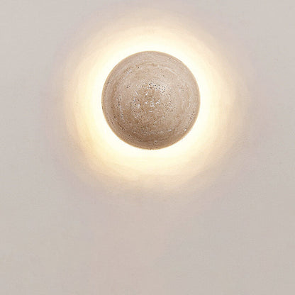 Esther – Halbrunde Wandlampe aus Naturstein
