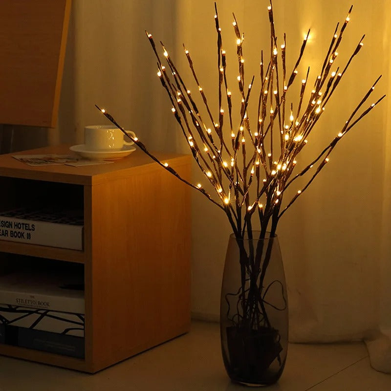 Marilyn – Lampe aus Weidenzweigen mit sanftem Naturlicht