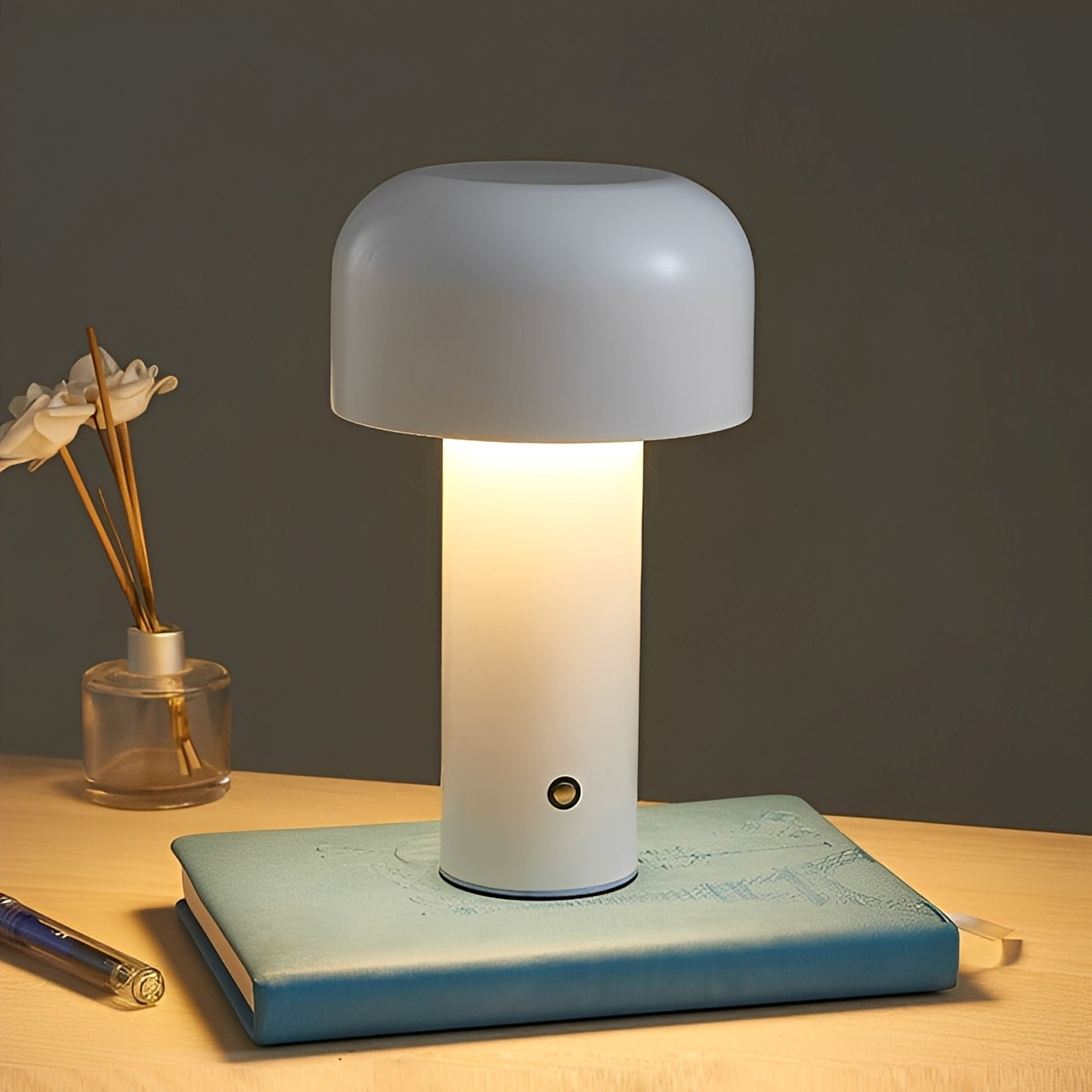 Mira – Metall-Pilzlampe mit Berührungssteuerung & USB-Ladung