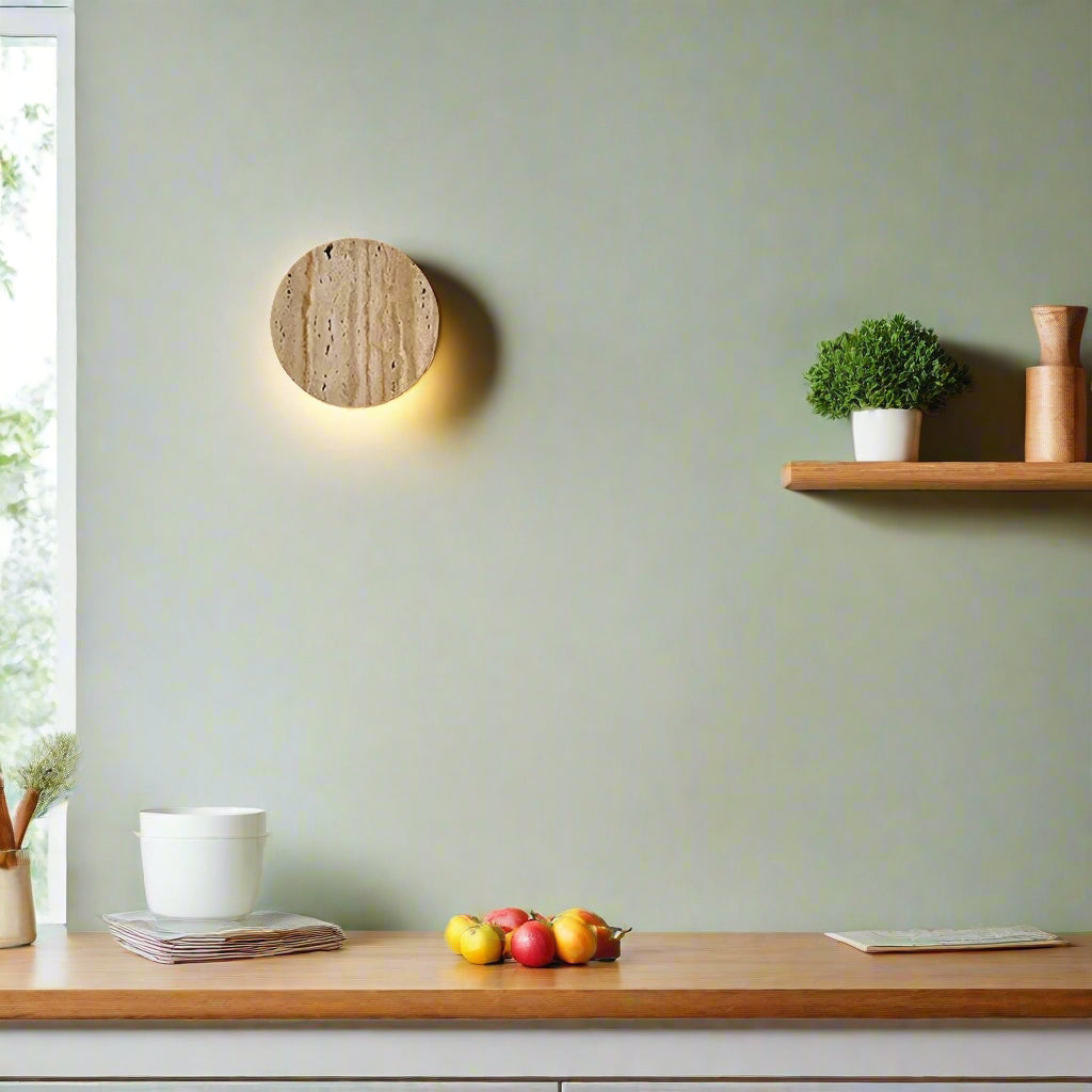 Sanya – Wabi Sabi Travertin-Wandleuchte