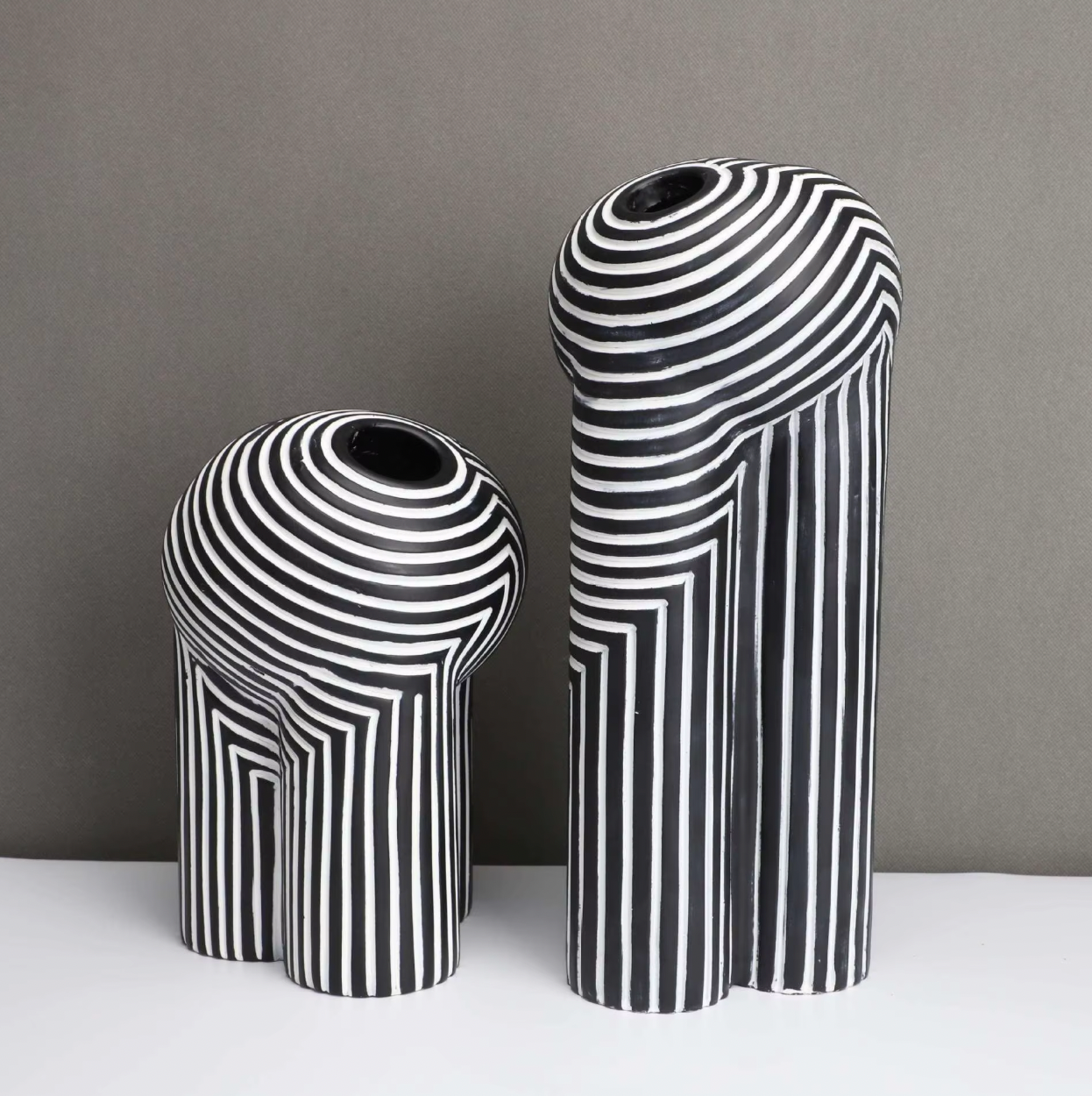 Vivienne – Europäische Vase mit Schwarz-Weiß-Muster