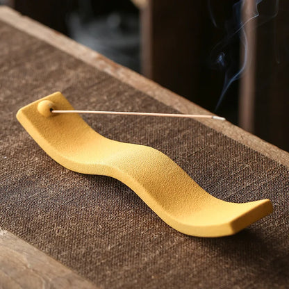 WaveZen – Räucherstäbchenhalter in Wellenform aus Keramik