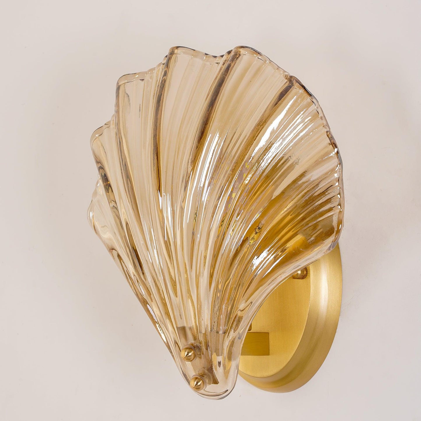 Shellina – Wandlampe in Muschelform aus Keramik