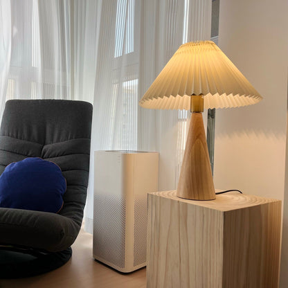 Rami – Tischlampe aus Walnussholz