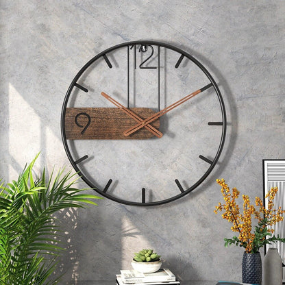 Nero – Große Metall-Wanduhr im einfachen Design
