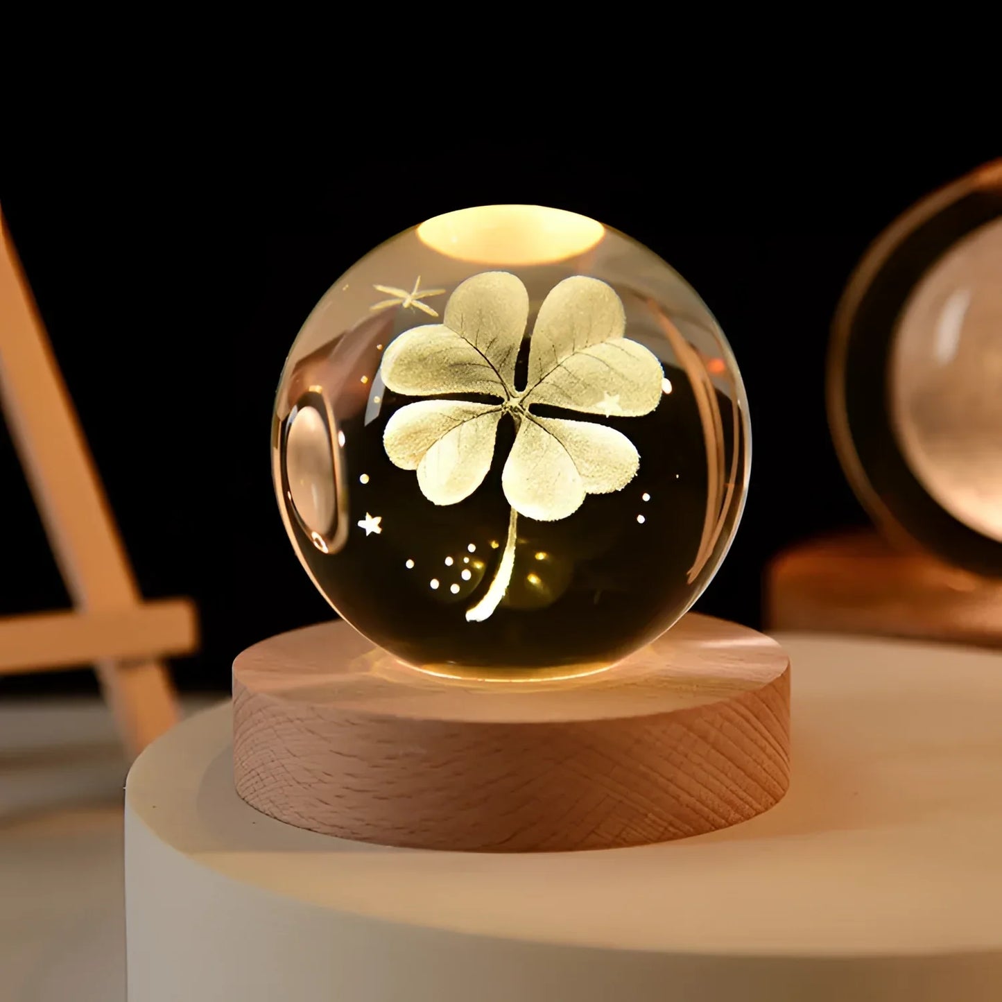 Lyora – LED-Kristalllampe mit 3D-Muster