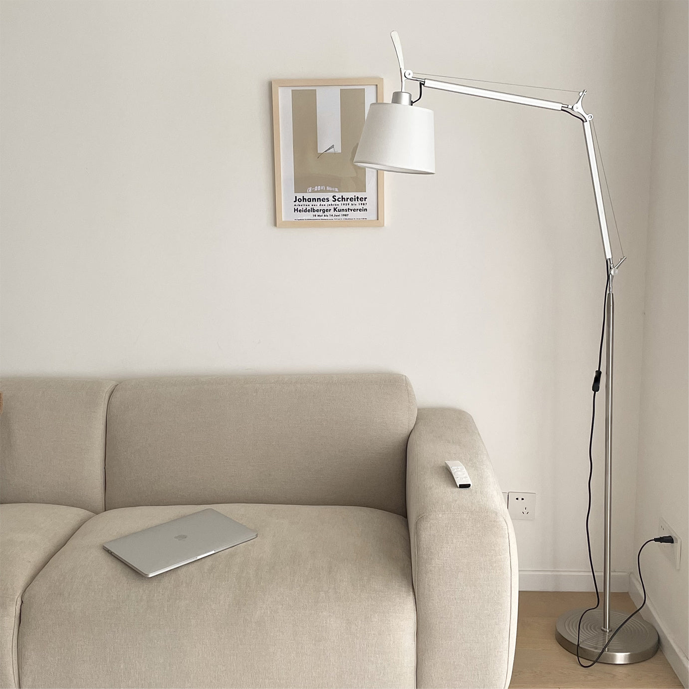 Liana – Elegante Stehlampe mit modernem Design