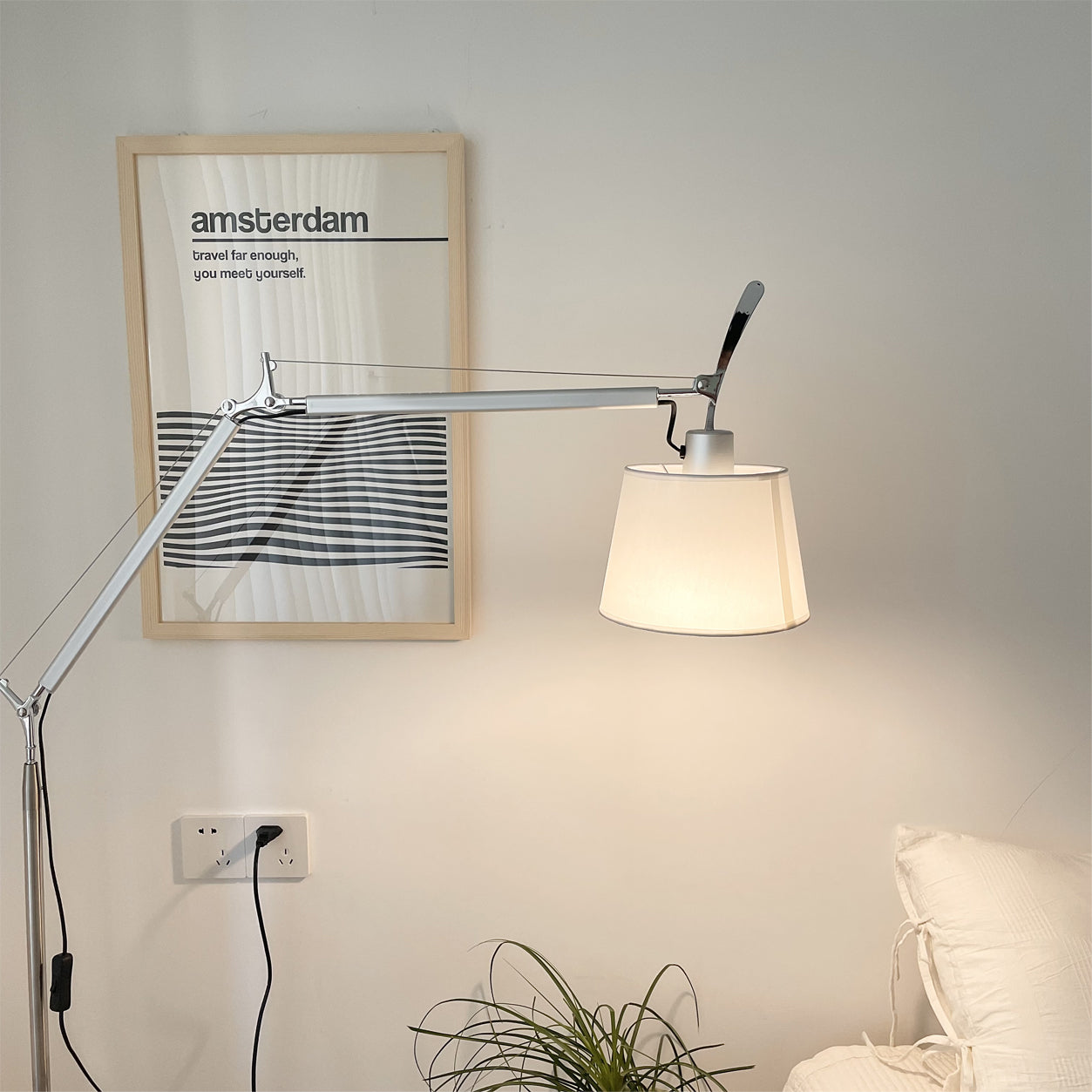 Liana – Elegante Stehlampe mit modernem Design