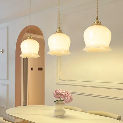 Odette – Französische Retro-Hängelampe im Maiglöckchen-Design
