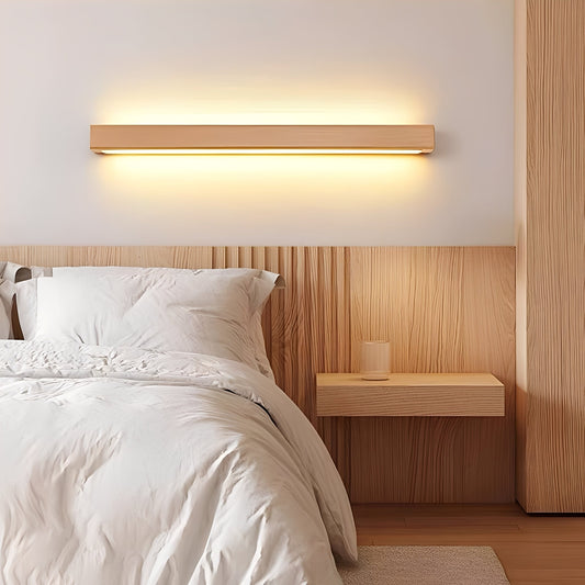 Clyde – Lange Wandlampe im schlichten Holzstil