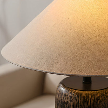 Winnie – Rustikale Holz-Stehlampe mit Retro-Charme
