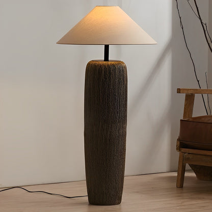 Winnie – Rustikale Holz-Stehlampe mit Retro-Charme