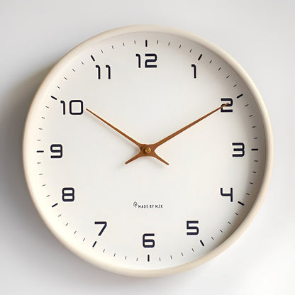 Janice – Skandinavische Wanduhr im schlichten Holzstil