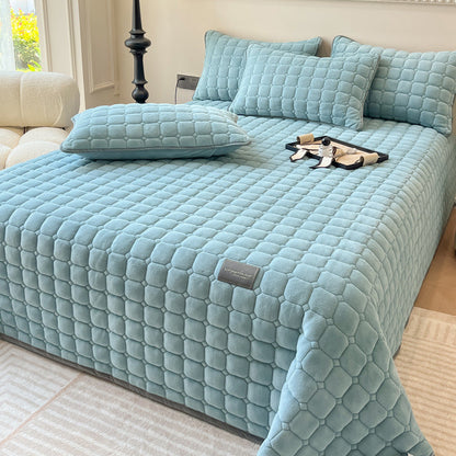 SoftGrid – Kuschelige Tagesdecke mit moderner Rautentextur