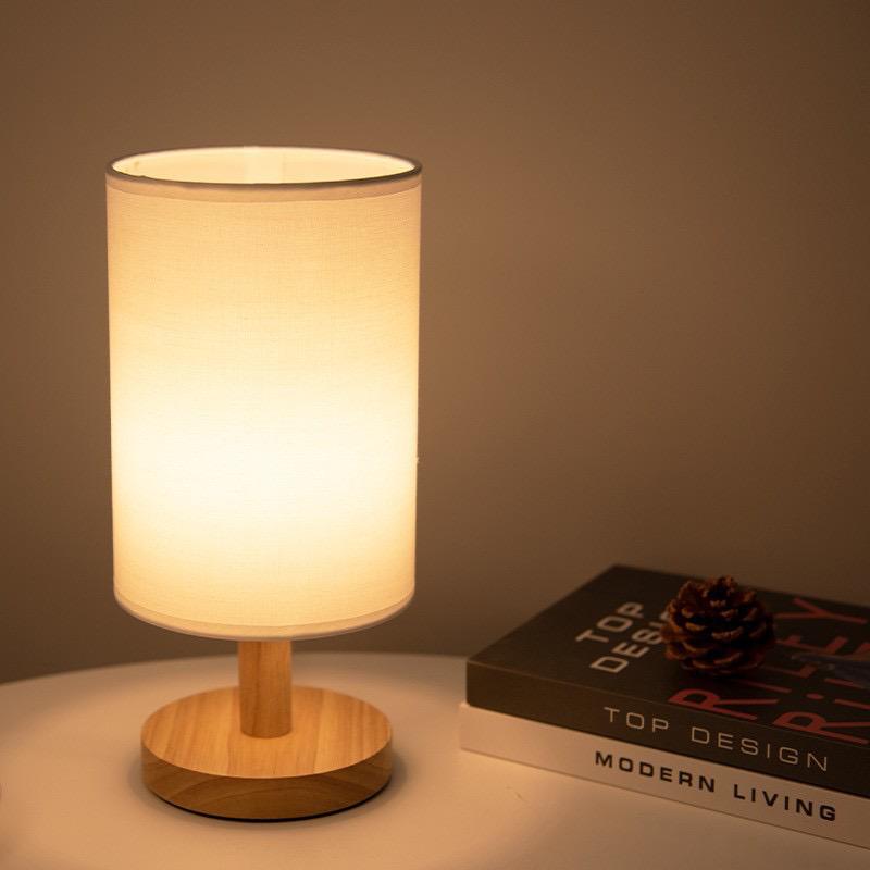 Lunora – Nachtlampe aus massivem Holz
