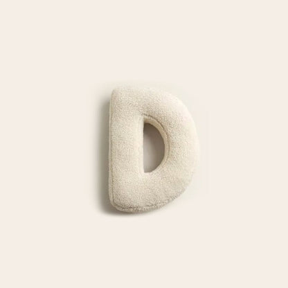 Lexa – Flauschiges Buchstaben-Kissen aus Plüsch