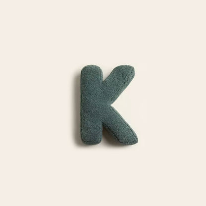 Lexa – Flauschiges Buchstaben-Kissen aus Plüsch