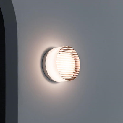 Inga – Nordische Wandlampe mit Strukturglas