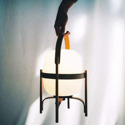 LichtKorb – Elegante Tischleuchte im Cesta-Stil