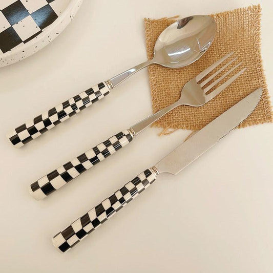 ColorCut – Kariertes Edelstahl-Besteck in Silber & Farben