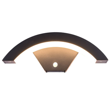 Akagi – Geschwungene LED-Außenlampe