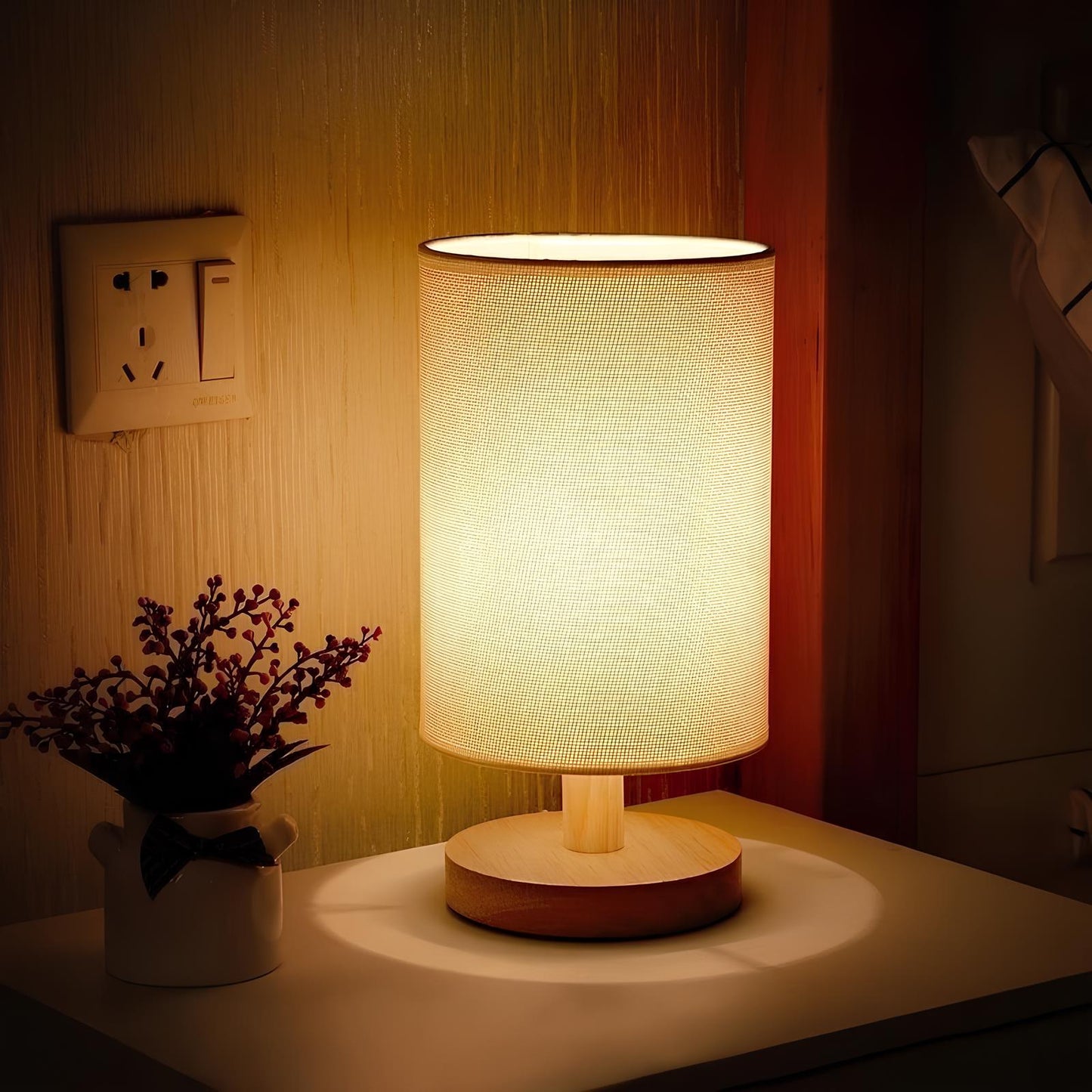 Lunora – Nachtlampe aus massivem Holz
