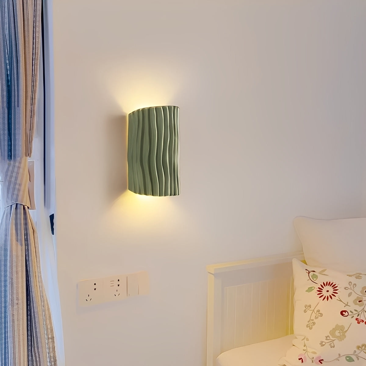 Celine – Gefaltete Wandlampe