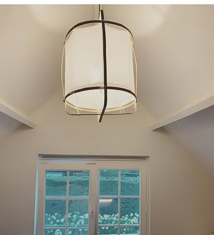 Yuka – Schlichte Deckenlampe aus Gaze und Bambus