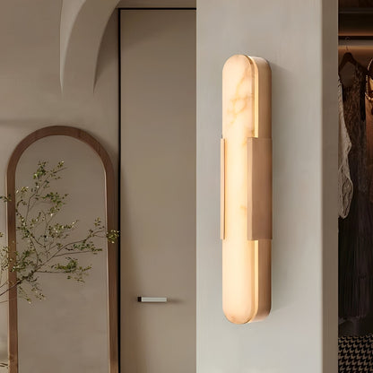 Maris – Zeitgemäße Wandlampe aus Naturmarmor
