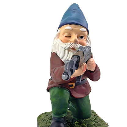 Fritz – Lustiger Gartenzwerg in Tarnkleidung