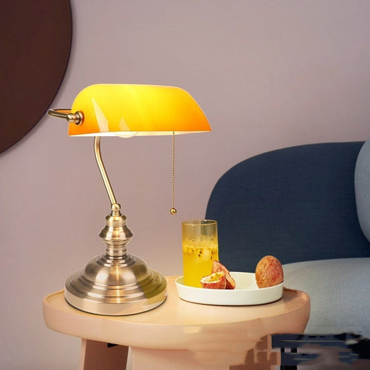 Estelle – Vintage Europäische Tischlampe