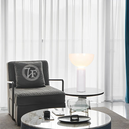 Raja – Schicke Tischlampe mit Marmorfuß und stilvollem Design