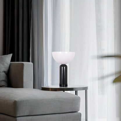Raja – Schicke Tischlampe mit Marmorfuß und stilvollem Design
