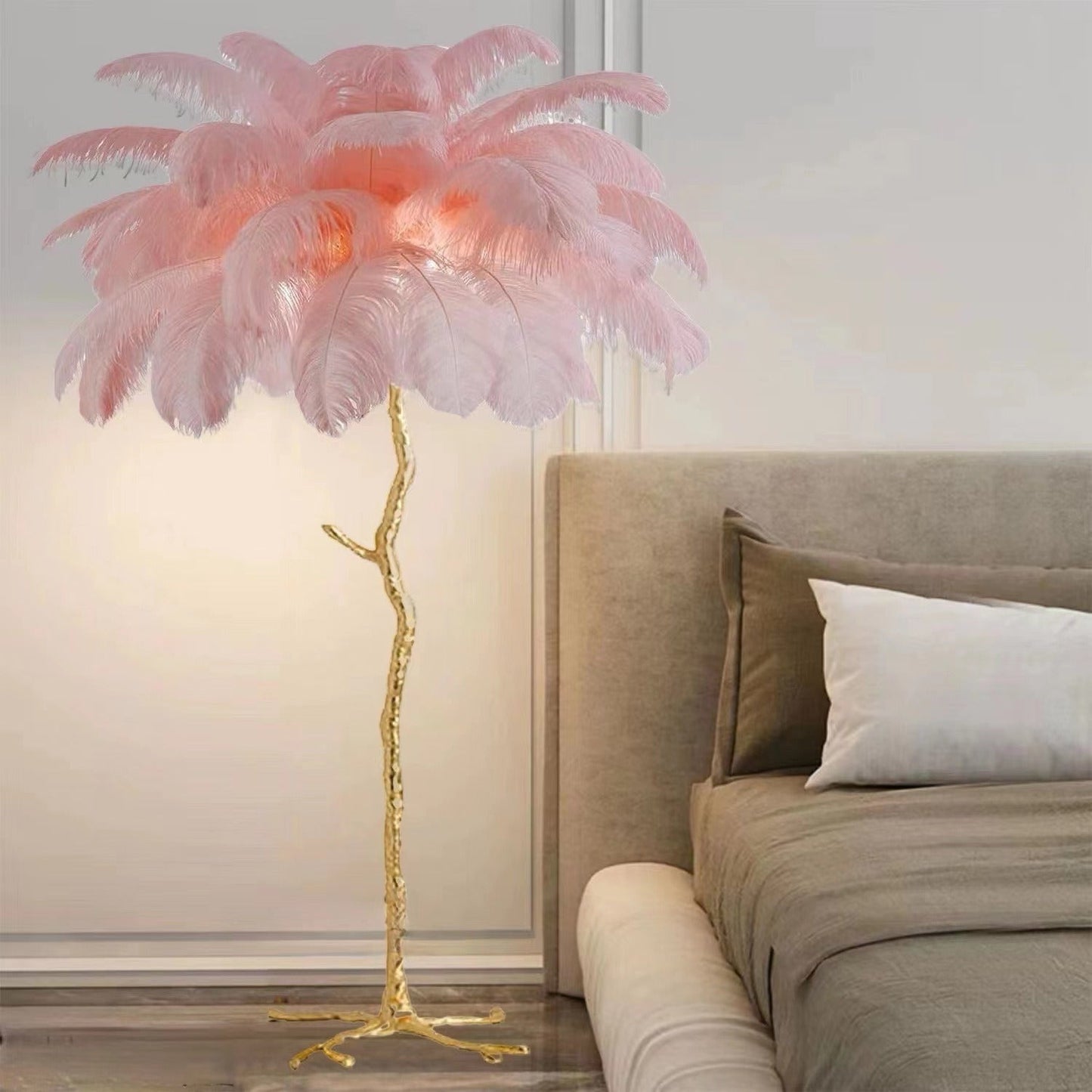Celina – Feder-Stehlampe mit dekorativem Design