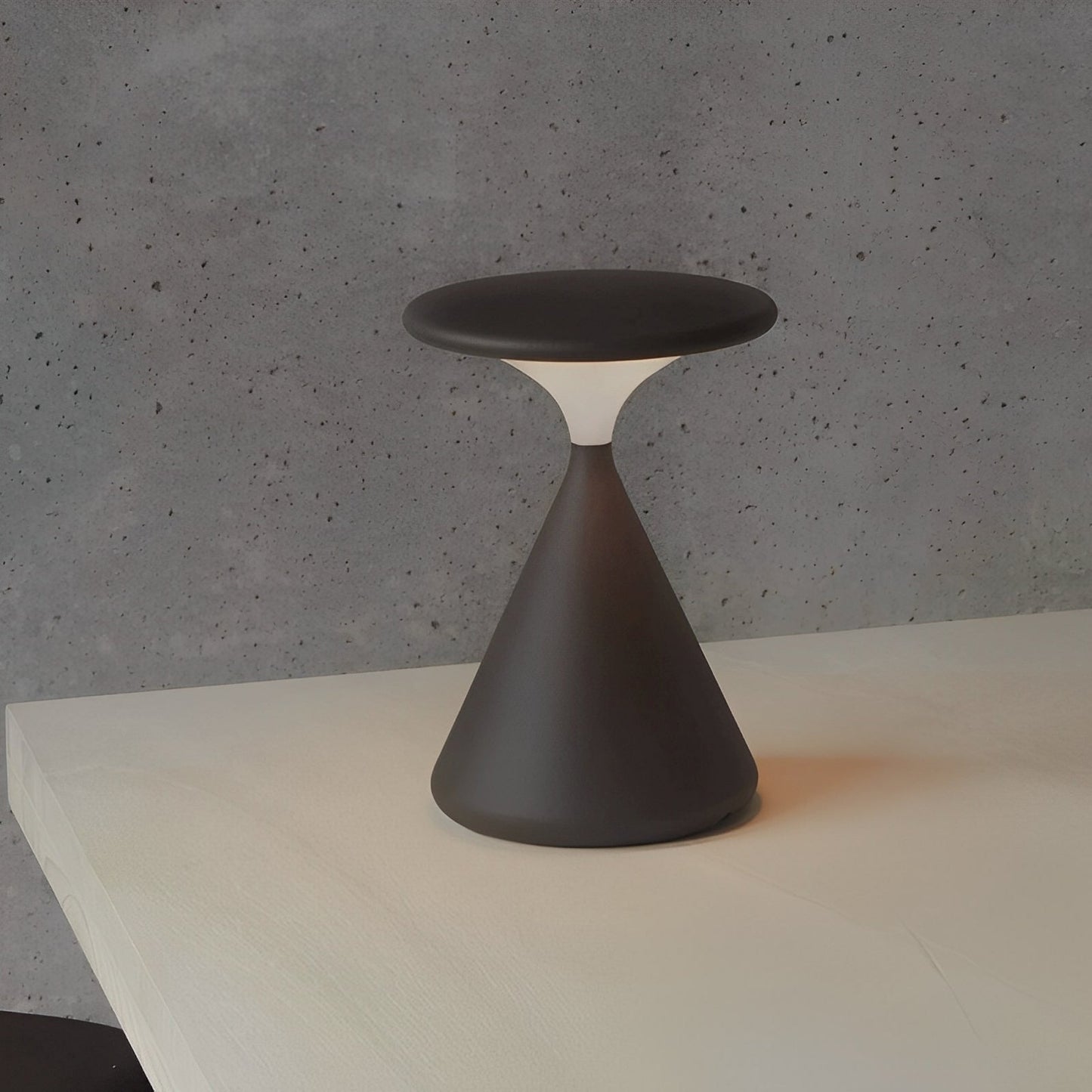 Lina – Tragbare Mini-Leuchte im modernen Design